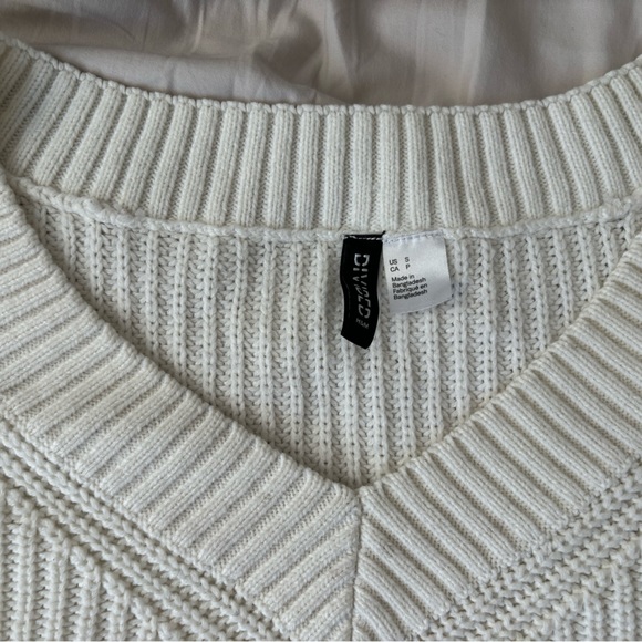 White knit sweater H&M size small - Picture 3 of 3
